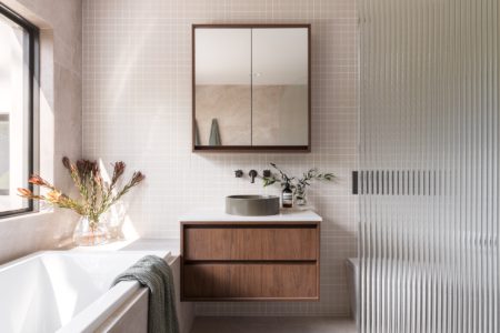 Laurina Hill | Minimalist Bushland Shoot Location with Dreamy Kitchen | Gold Coast, QLD