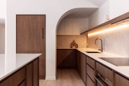 Laurina Hill | Minimalist Bushland Shoot Location with Dreamy Kitchen | Gold Coast, QLD