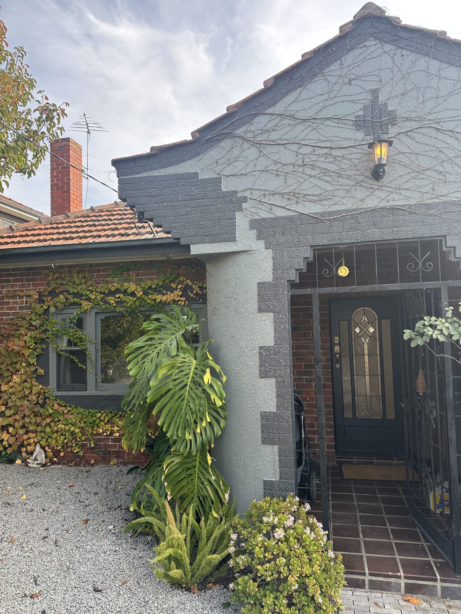 Timeless 1940s Charm | Minimalist Heritage Photoshoot Location | Bentleigh, VIC