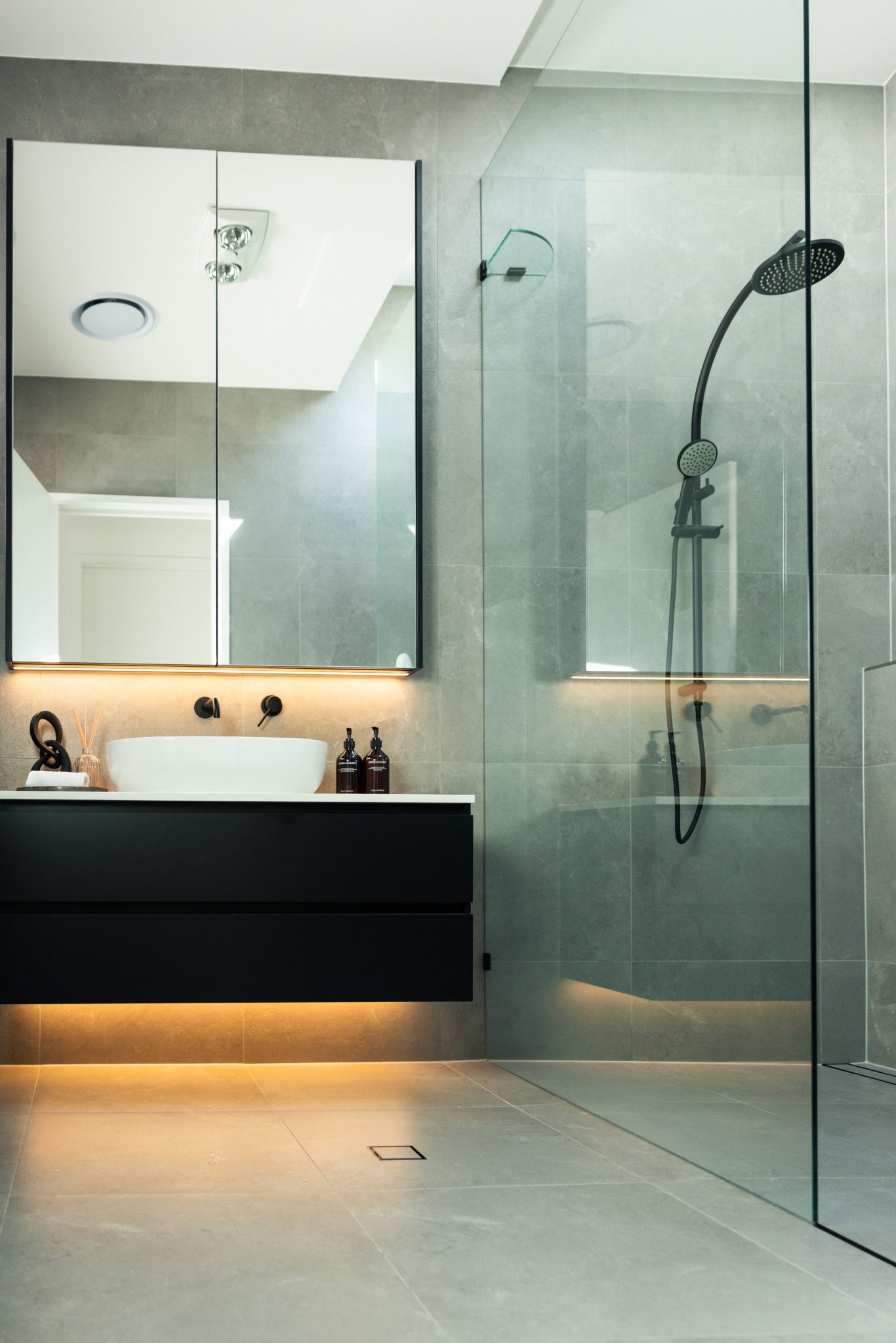 Onyx Coolum | Monochrome Minimalist Photoshoot Location | Coolum Beach, QLD