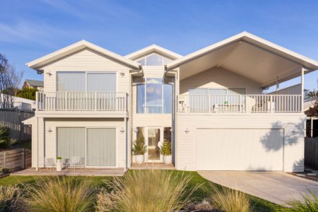 The Oceanic | Queenslander-Style Beach House for Shoots | Sorrento, VIC