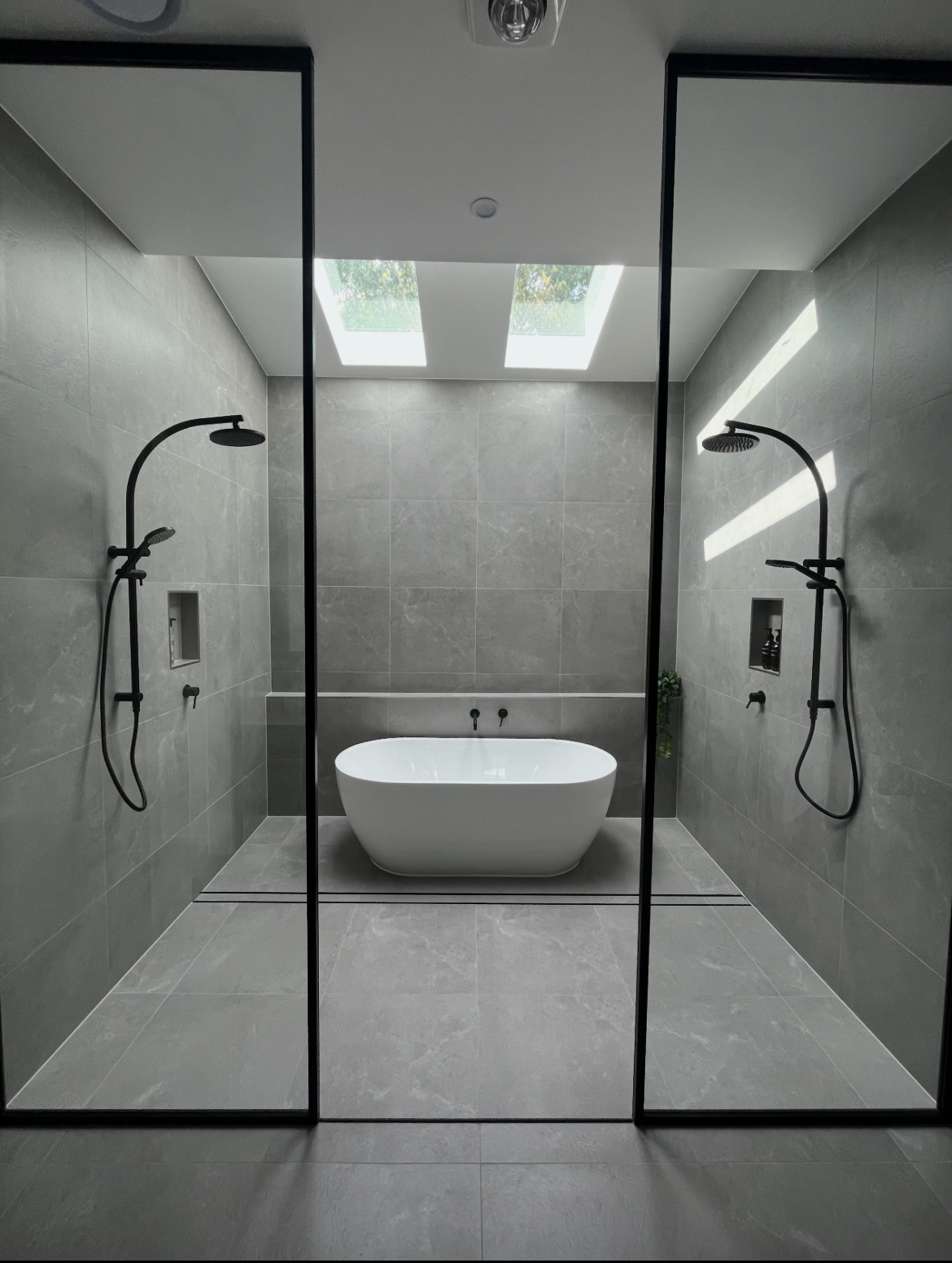 Onyx Coolum | Monochrome Minimalist Photoshoot Location | Coolum Beach, QLD