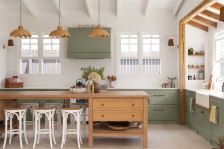 Modern Farmhouse | Light-Filled Shoot Location with Pool | Brisbane, QLD