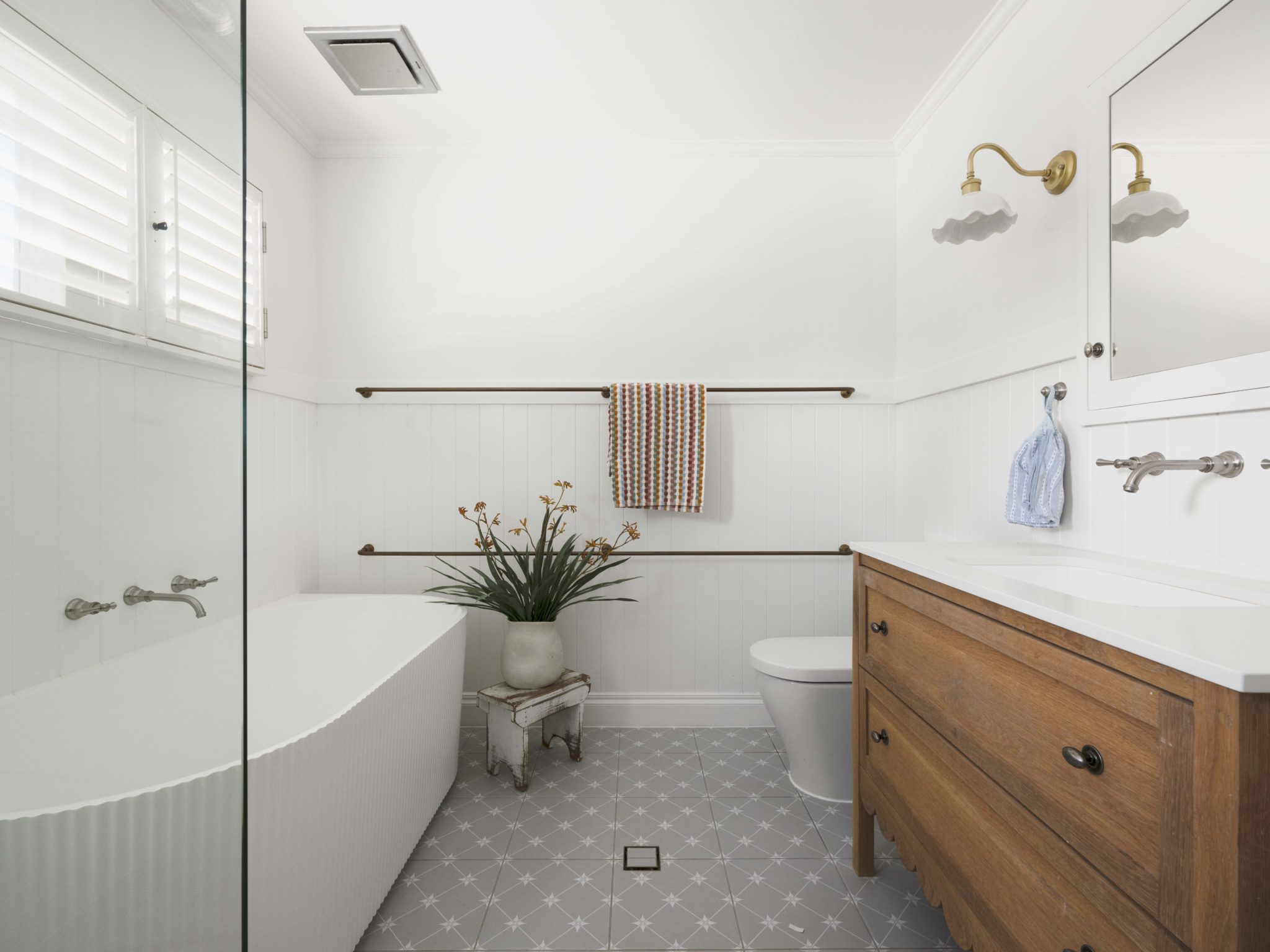 Modern Farmhouse | Light-Filled Shoot Location with Pool | Brisbane, QLD