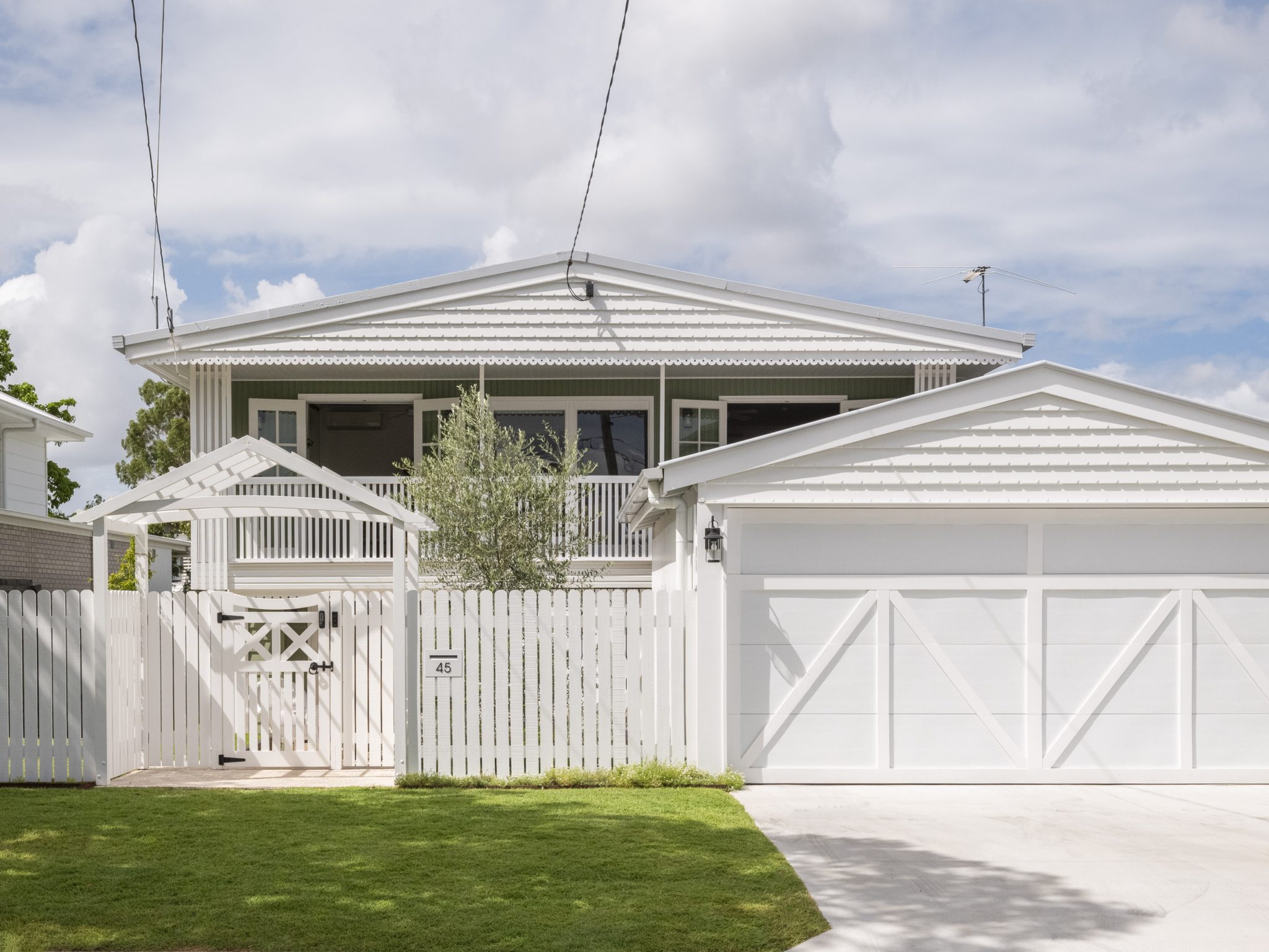 Modern Farmhouse | Light-Filled Shoot Location with Pool | Brisbane, QLD
