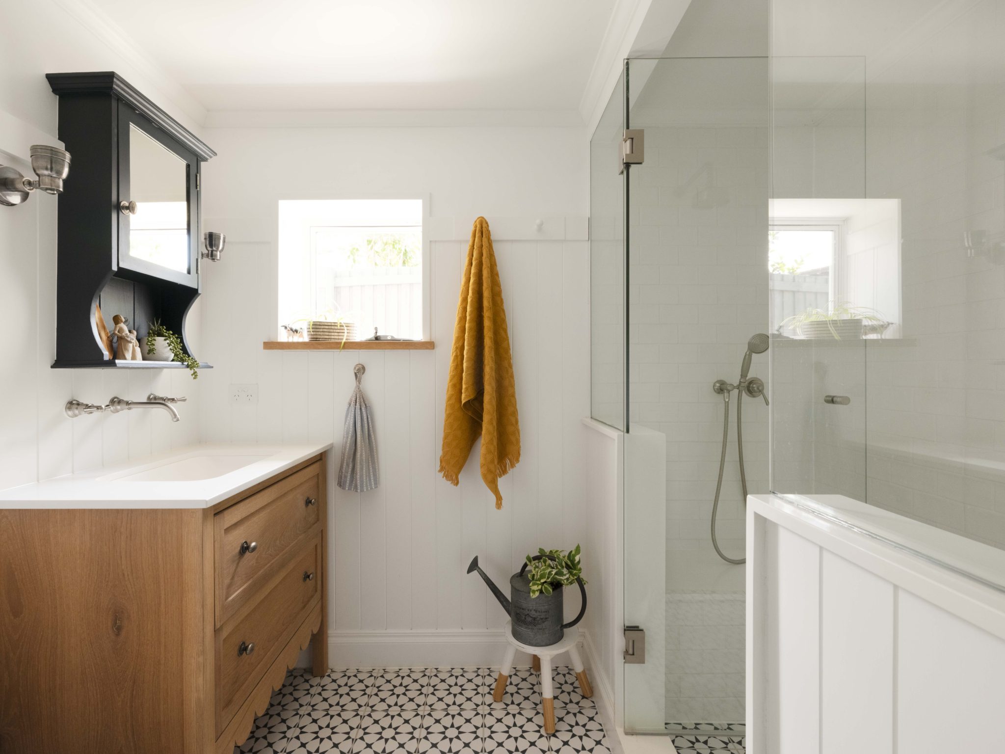 Modern Farmhouse | Light-Filled Shoot Location with Pool | Brisbane, QLD