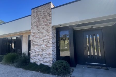 Uralba | Modern Shoot Location with Hill Views | City of Moreton Bay, QLD