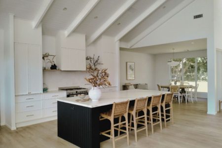 Coastal Acreage Farmhouse BRISBANE I Natural Light Filled Oasis I Pool & Riverside Backdrops