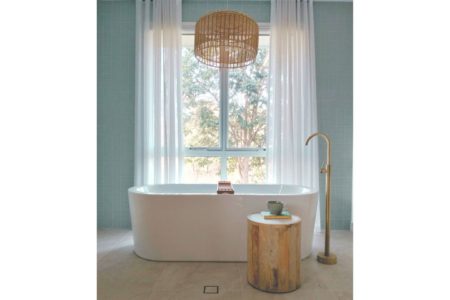 Coastal Acreage Farmhouse BRISBANE I Natural Light Filled Oasis I Pool & Riverside Backdrops