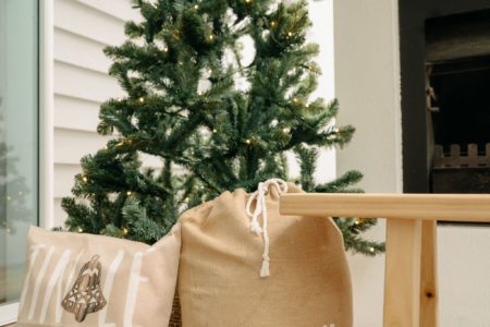 The Coastal Cottage | Christmas-Themed Photoshoot Location | Brisbane, QLD