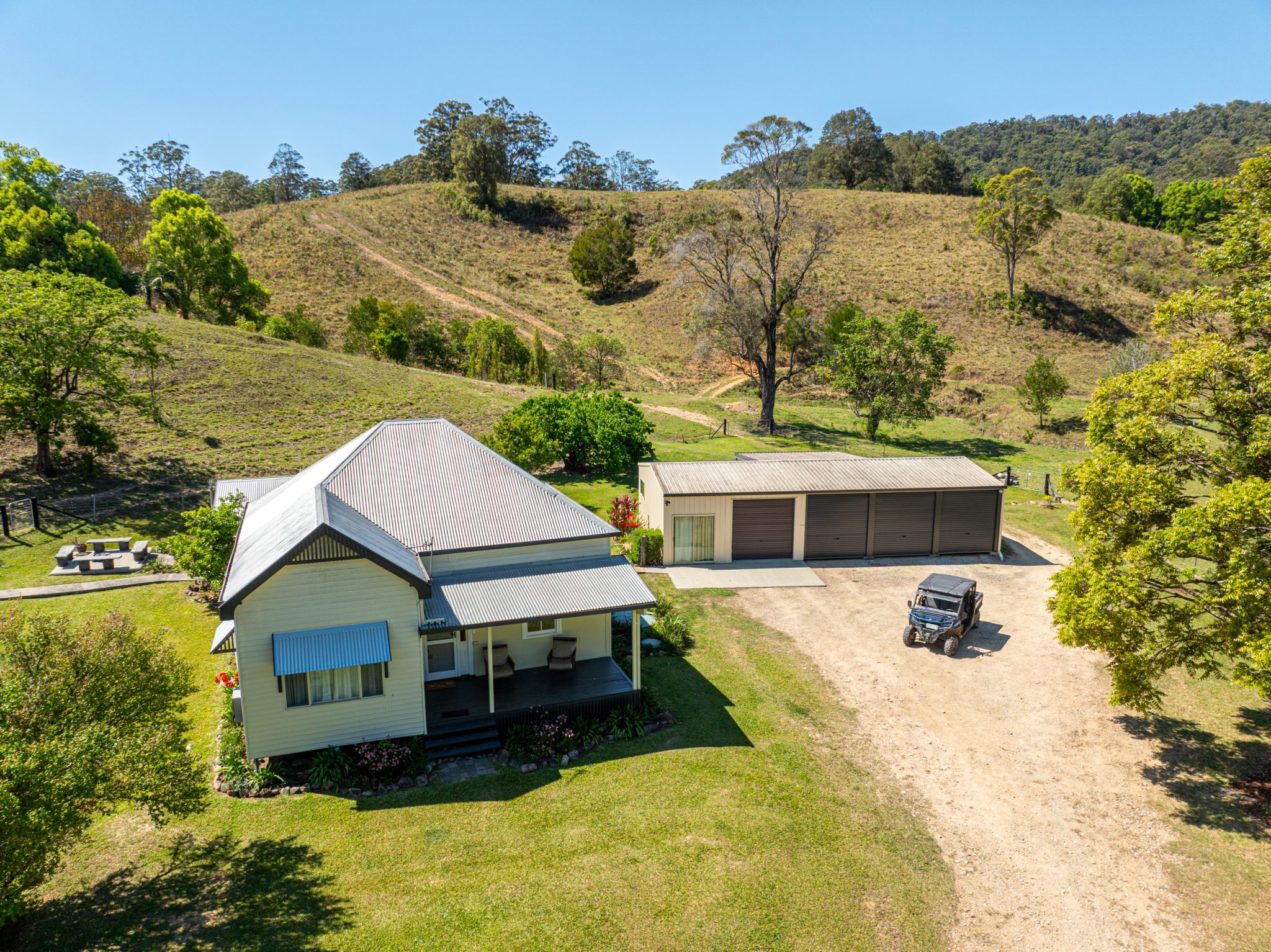 Crystal Creek Park | Traditional Country Farmhouse Shoot Location | Upper Crystal Creek, NSW