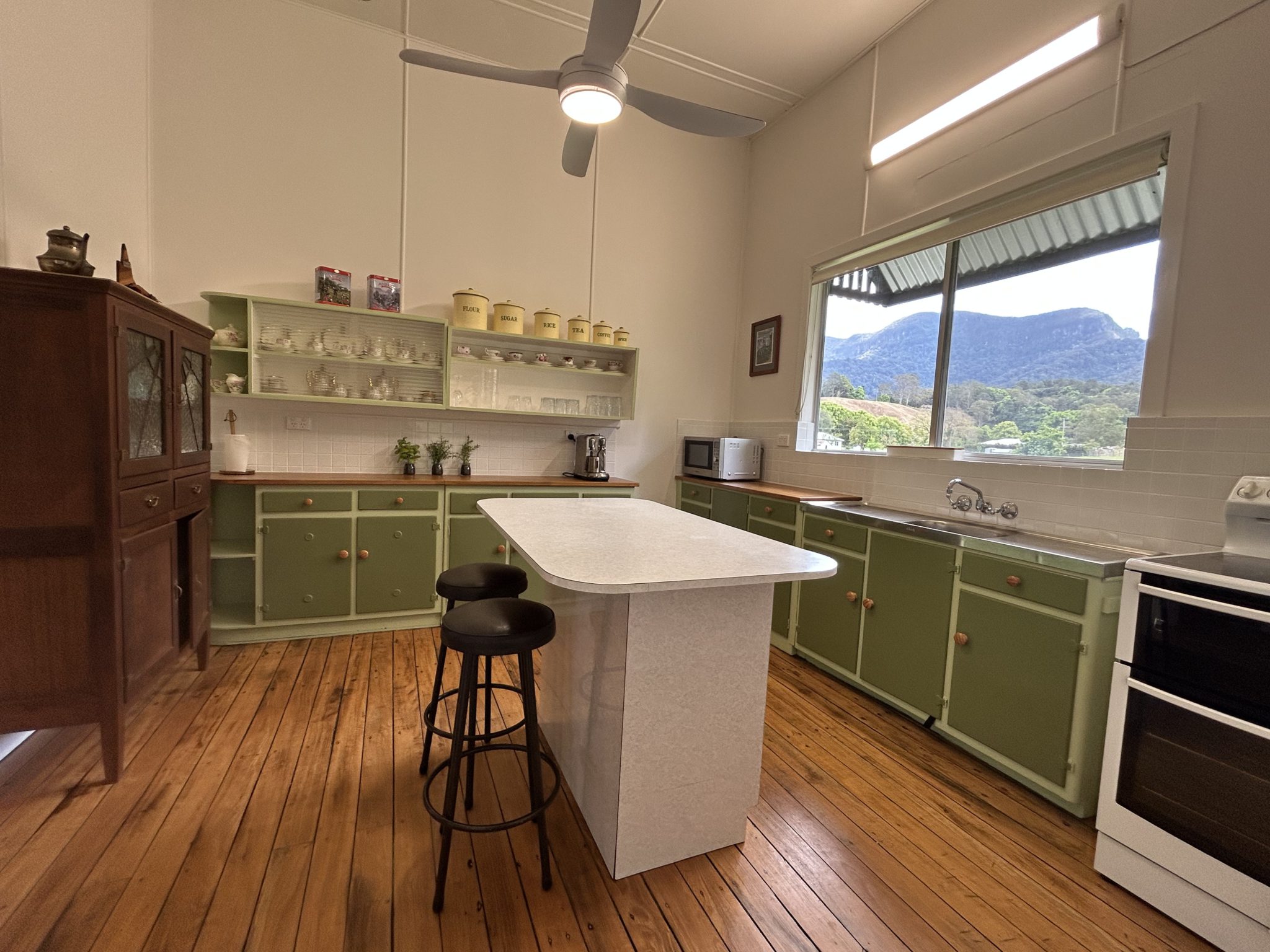 Crystal Creek Park | Traditional Country Farmhouse Shoot Location | Upper Crystal Creek, NSW