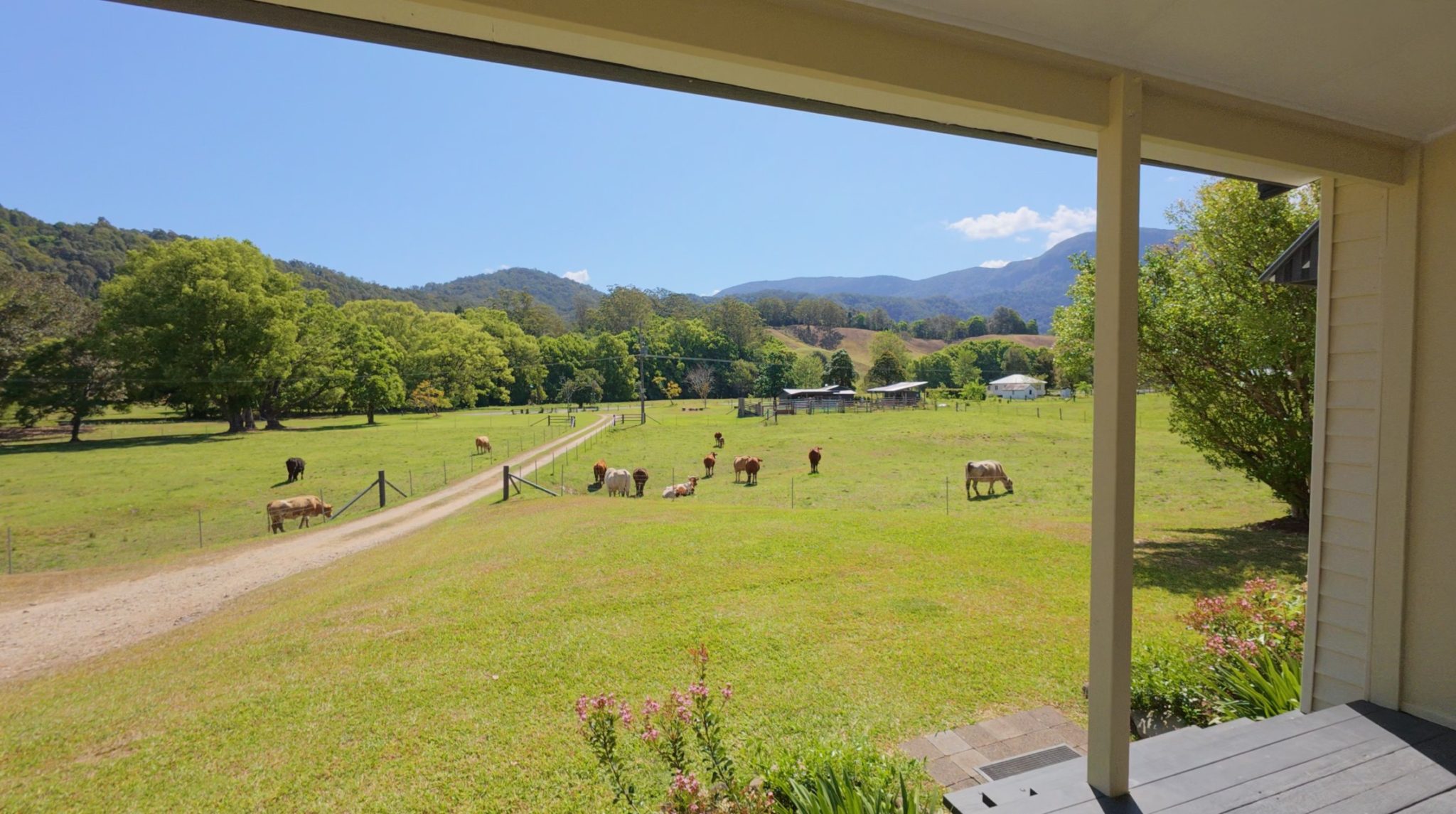 Crystal Creek Park | Traditional Country Farmhouse Shoot Location | Upper Crystal Creek, NSW