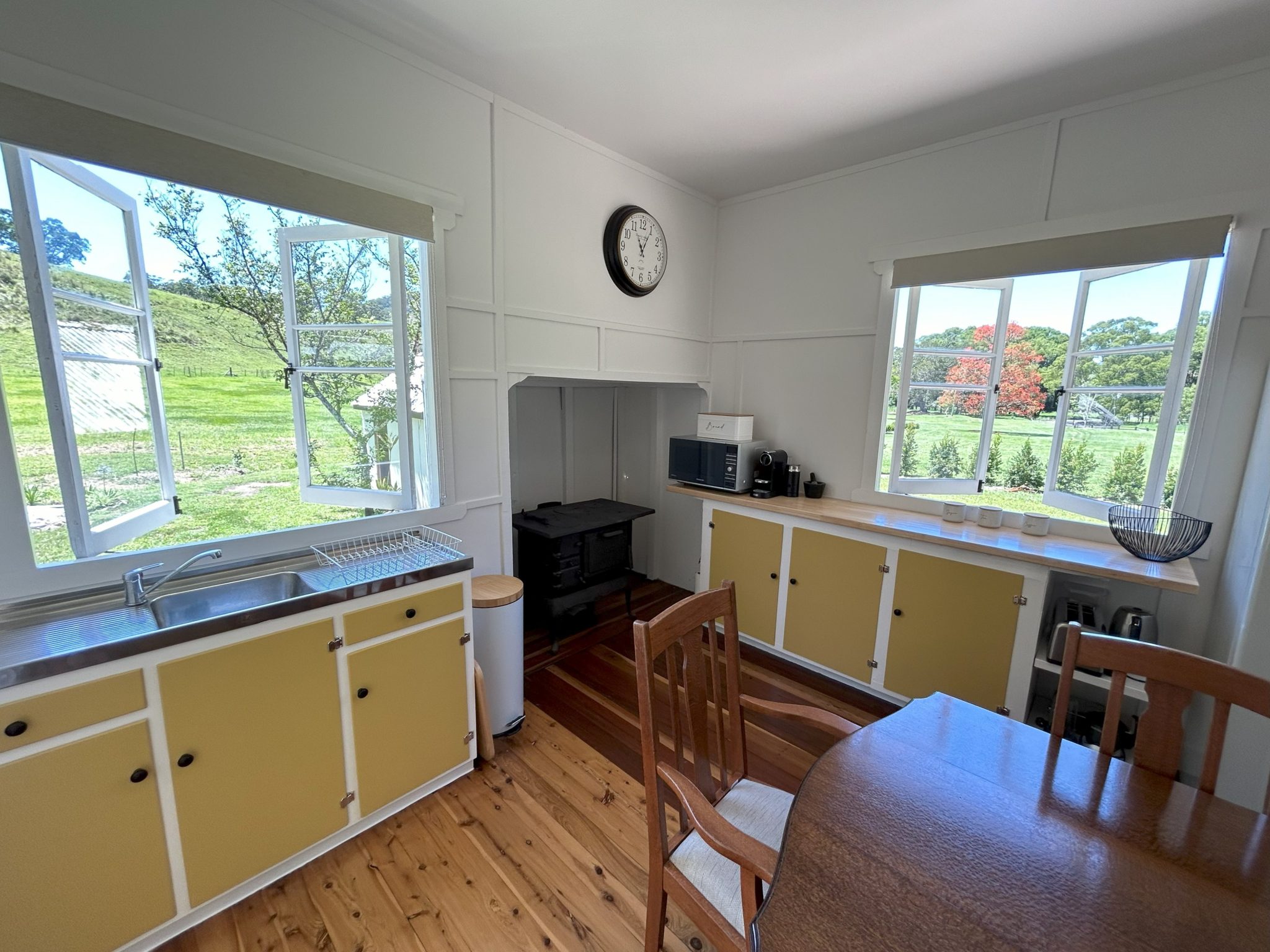 Crystal Creek Park | Traditional Country Farmhouse Shoot Location | Upper Crystal Creek, NSW