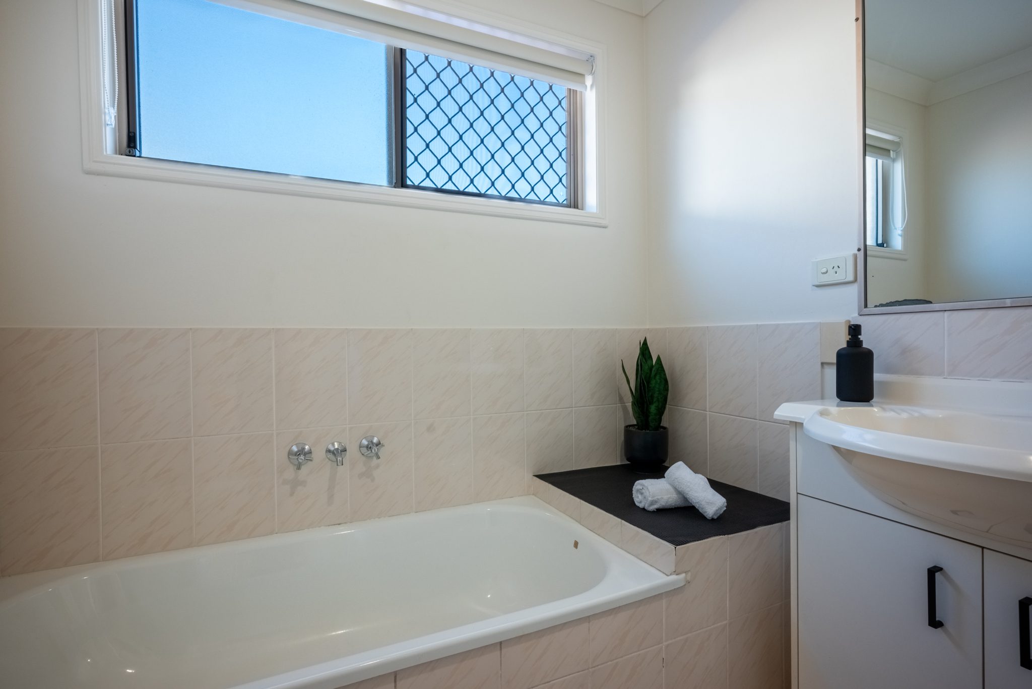 Lakeside Escape | Minimalist Waterfront Photoshoot Location | Gold Coast, QLD